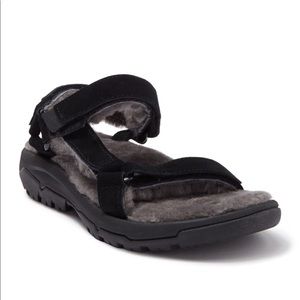 *NEW* Teva Hurricane Genuine Shearling Sandal